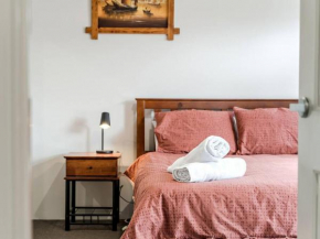 Modern Dawesville Foreshore Family Escape with Views, Dawesville